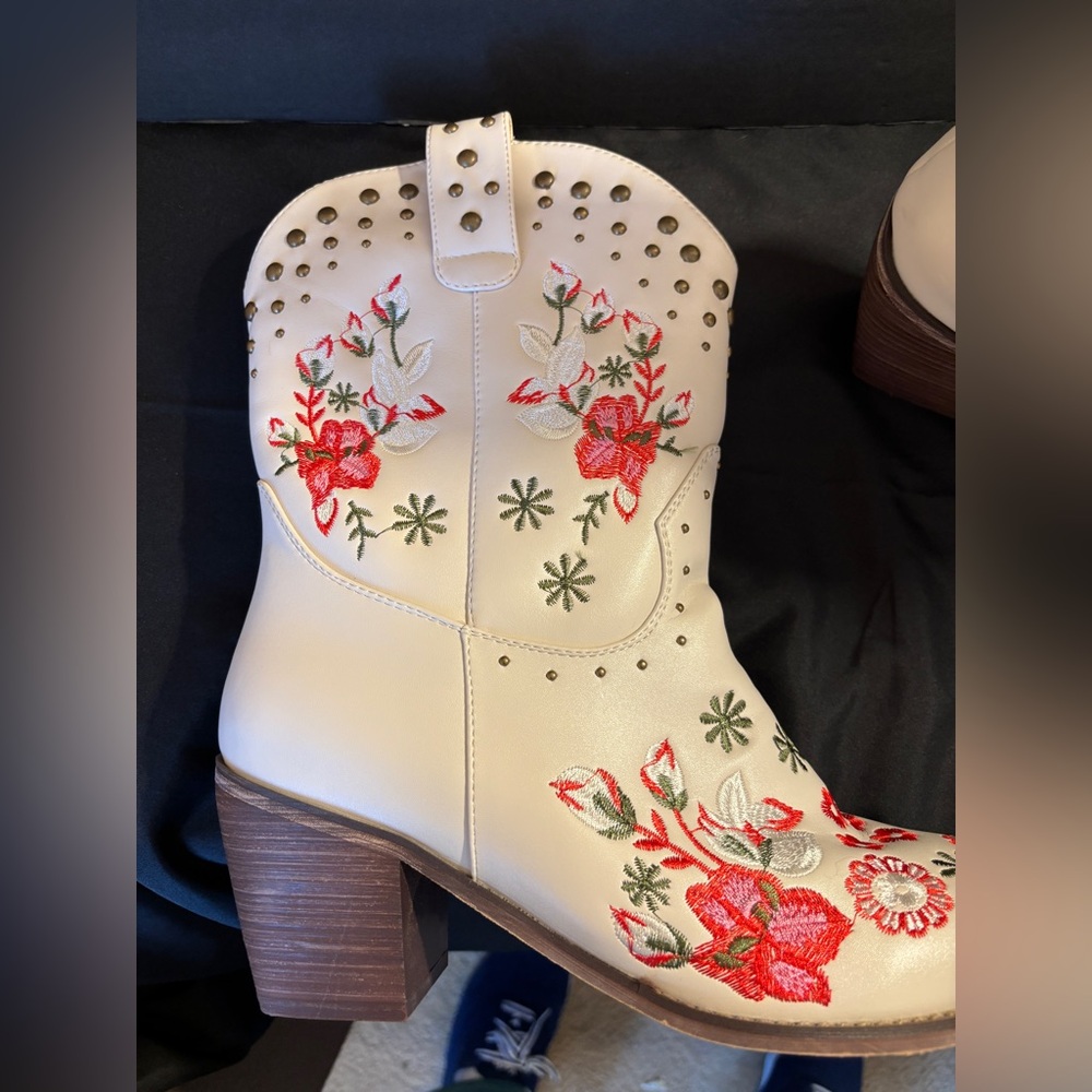 Wet Kiss White Pink Embroidered Cowboy Boots Women’s Size 11 M Floral Cowboy - Picture 3 of 12